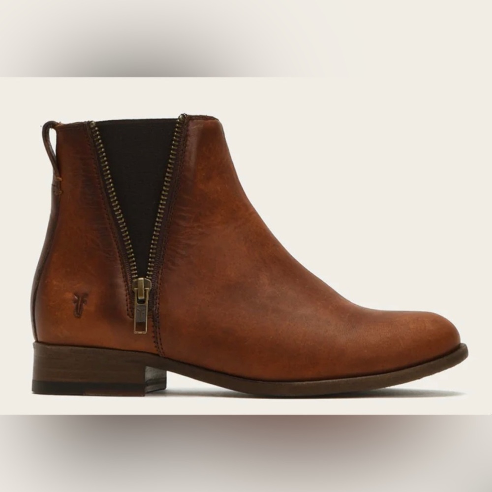 Frye Carly Cognac Tan Brown Side Zip Distressed Chelsea Booties Boots Size 7 1/2